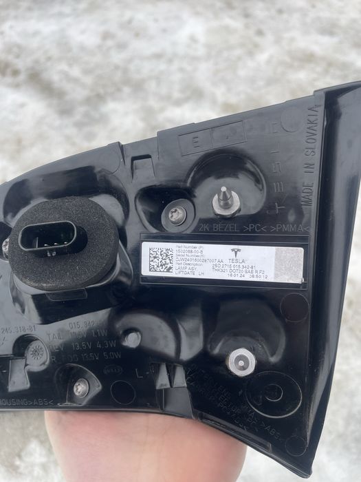 Фонарі Tesla Model 3