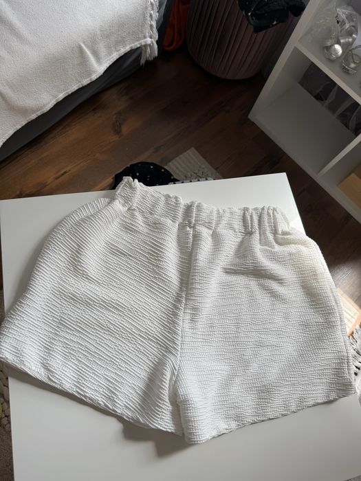 Damski komplet na lato spodenki bluzka biała S shein