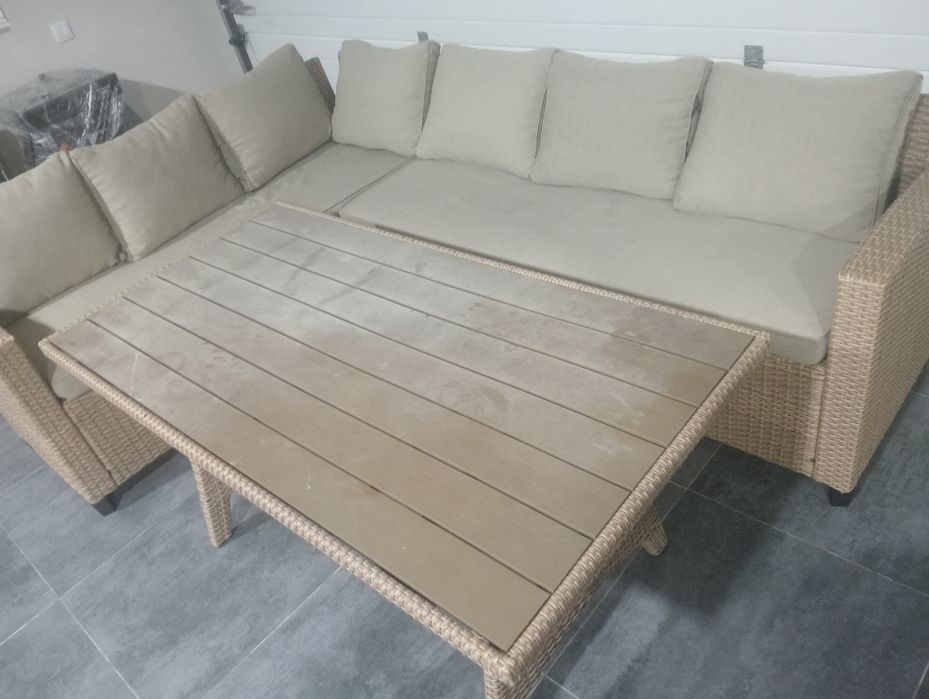 Conjunto mesa e sofás jardim