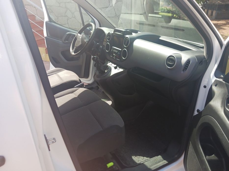Peugeot Partner 08- 2018 1.6 BlueHDi 90 cv com GPS carplay em excelente estado