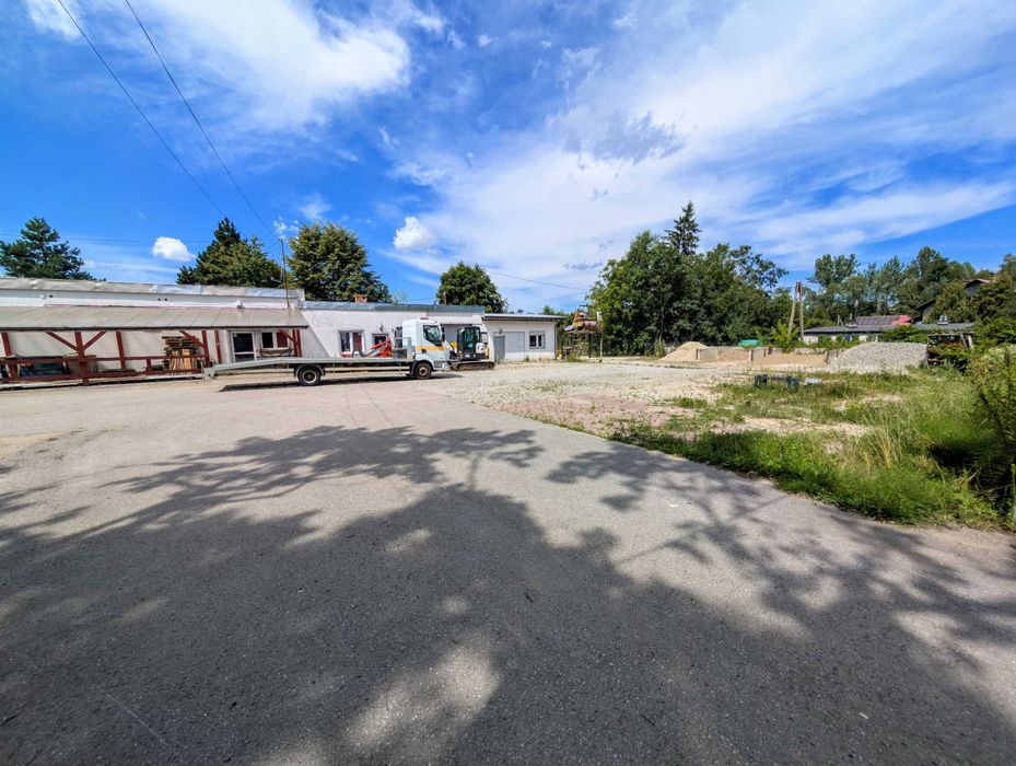 Wynajmę Budynek, Plac