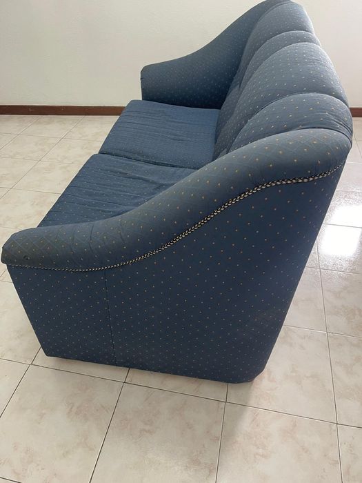 DOAÇÃO - Sofá de 2 Lugares em Bom Estado