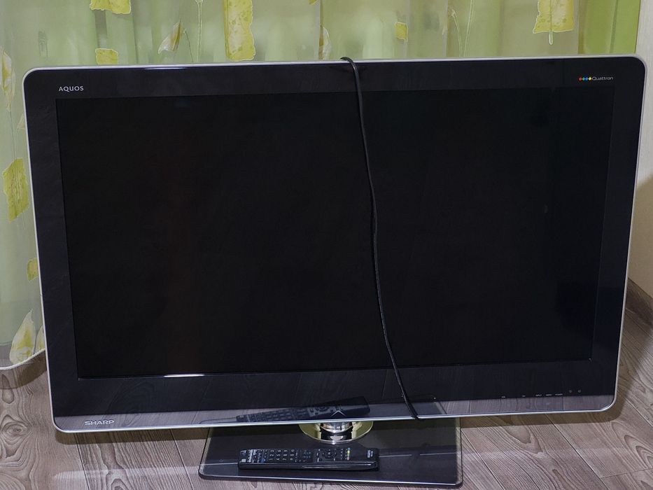 Телевизор Sharp LC-40LE810E