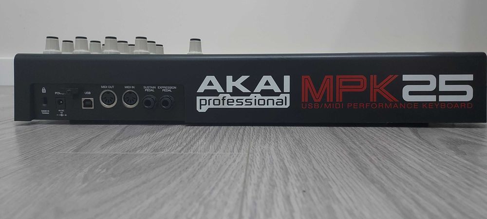 Teclado Midi Akai Professional MPK25