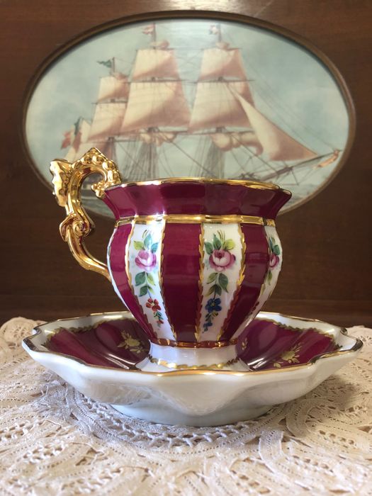 Chávena de porcelana francesa antiga