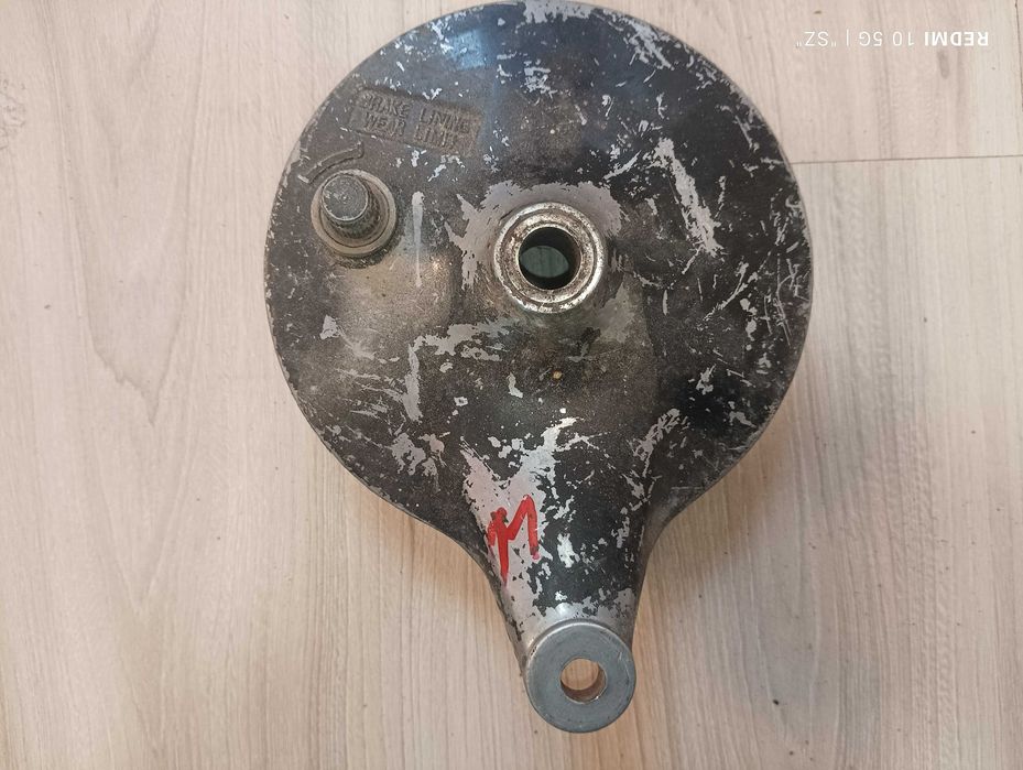 Suzuki - szczękotrzymacz - tarcza kotwiczna - pokrywa bębna hamulcowego (11).