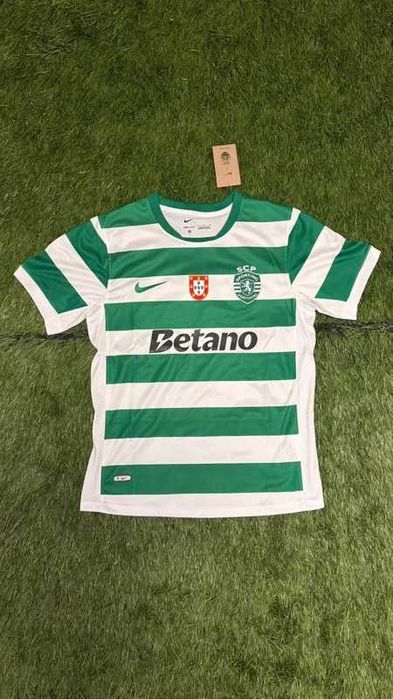Camisola Sporting 25/26
Na compra de 3 camisolas oferecemos a 4