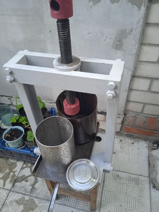 Пресс для яблок и винограда