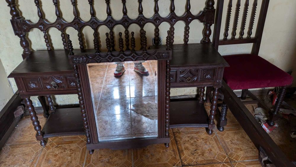 assessóri d casa + 2 mesas  mezinh marmure cama  mesas arca enxoval