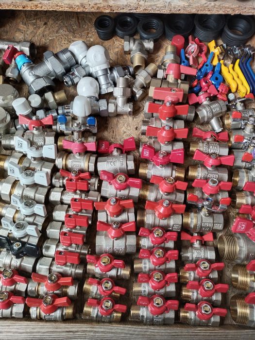 Сантехника САМОВЫВОЗ низкие цены краны шланги фитинги канализация