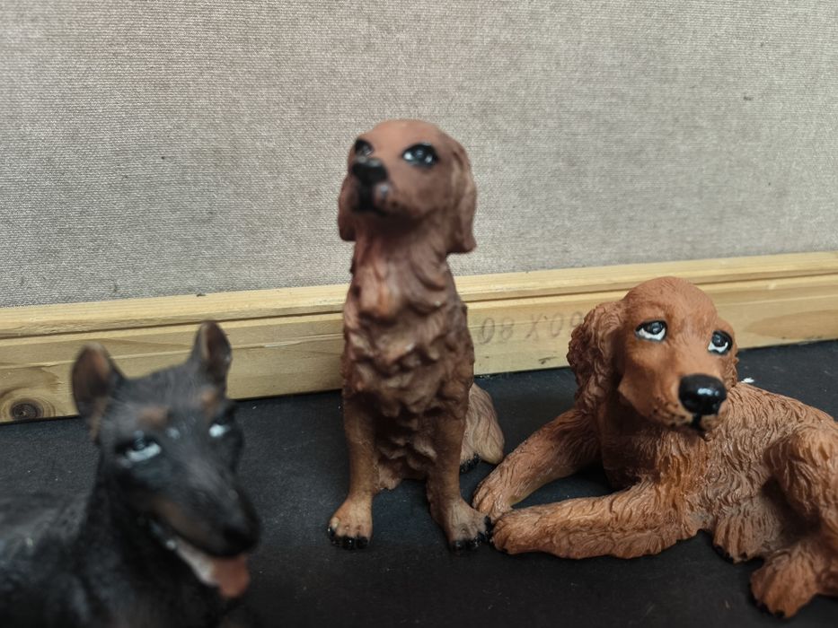 Miniaturas Cães Doberman e Retriever
Lindo conjunto de 3 estatuetas/mi