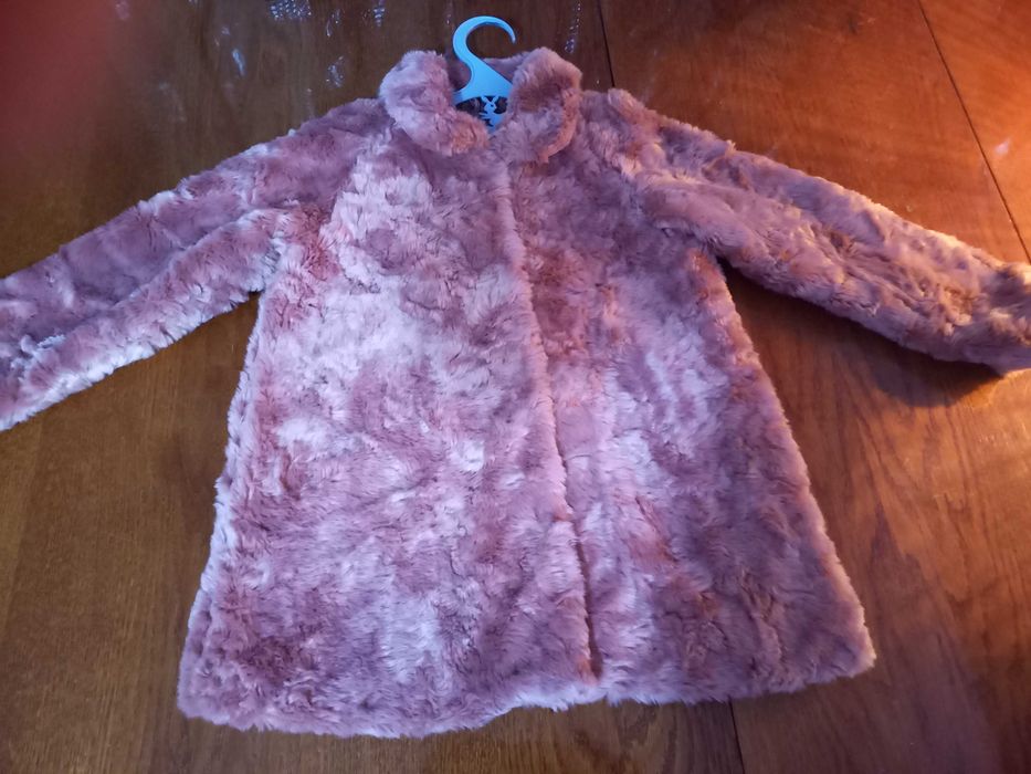 Рожева шубка на весну для дівчинки 4-5рочків