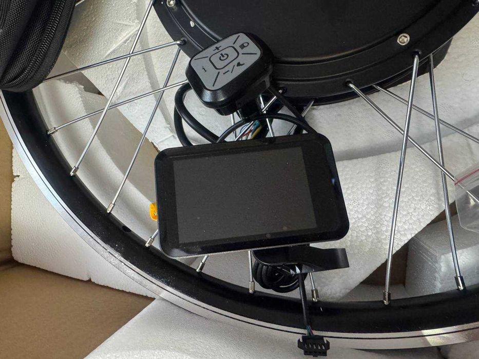 Zestaw z silnikiem bezprzekładniowym 26cali 2000W 52V (pod wolnobieg)