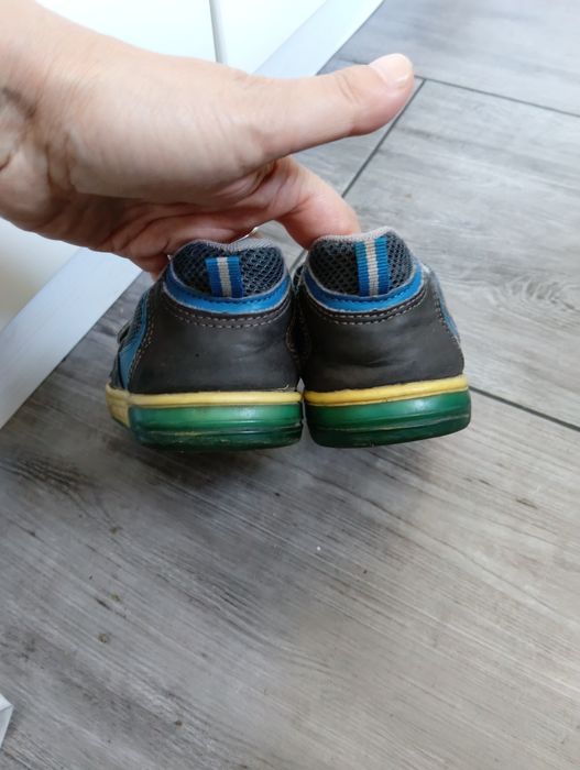 Buty szare używane