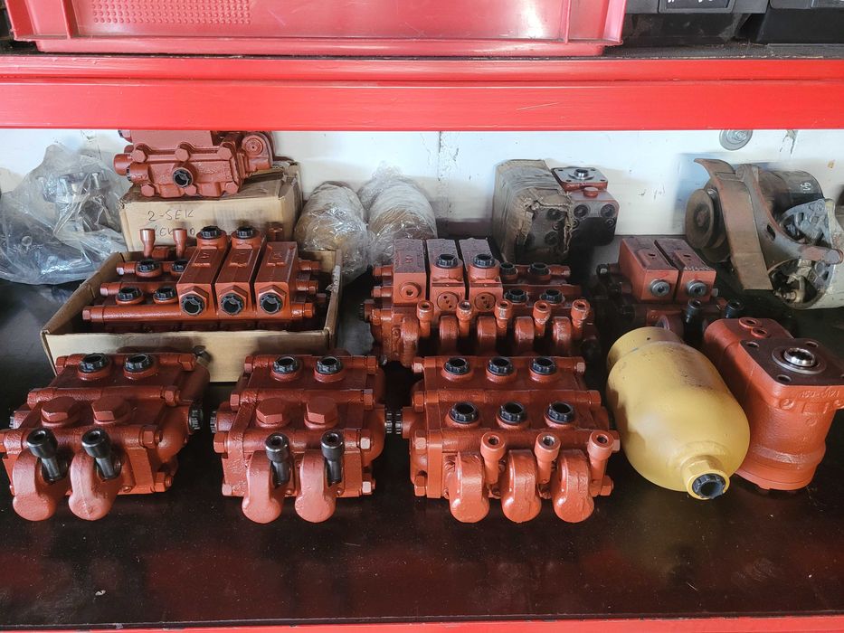 Obudowa uchwyt rury wysypu BIZON wszystkie częsci  BIZON Z056 Z058