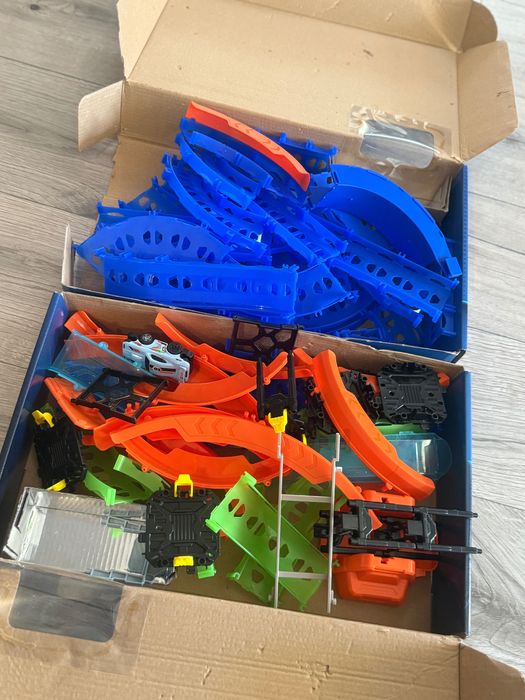 Tory wyścigowe z samochodzikami