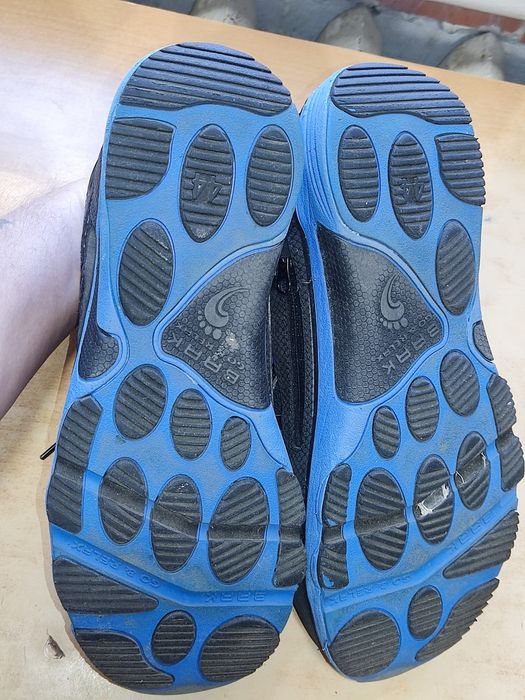 Робоче взуття з металевими вставками