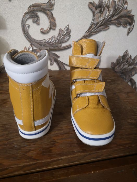 Продам  детскую обувью ортопедическую б/у