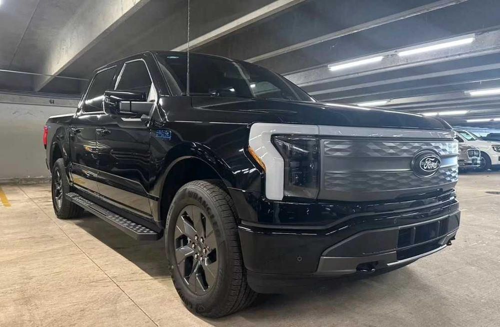 Ford F150 Lightning 131кВт Lariat 2025