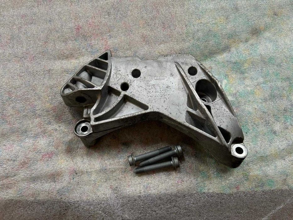 Опора двигуна 06J199207P AUDI VW SEAT SKODA