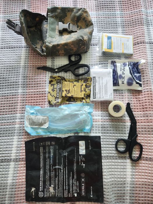 Аптечка  все що на фото ціна договірна