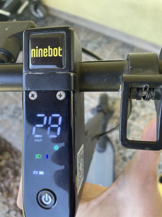 Ninebot в чудовому стані їздив мало причина продажу потрібні гроші і чому за 10000грн томущо відходить зарядка