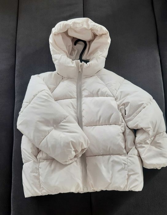 Kurtka zimowa typu puffer r. 120 6-7 lat Zara kremowa ecru