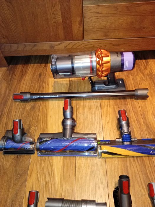 Dyson V15 absolute