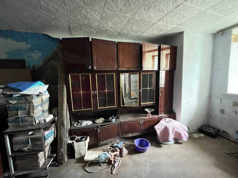 Продам 1 к/к в цокольном этаже, центр, район БСМП