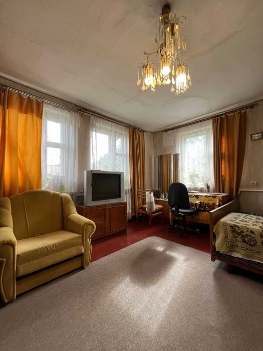 Продається частина будинку по вул. Народного Руху, з ділянкою. LD