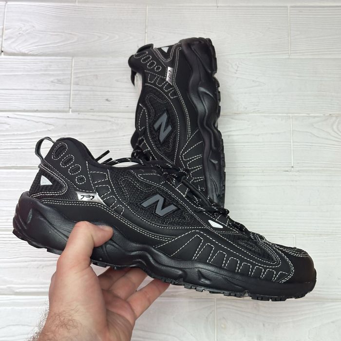 Чоловічі кросівки new balance 703