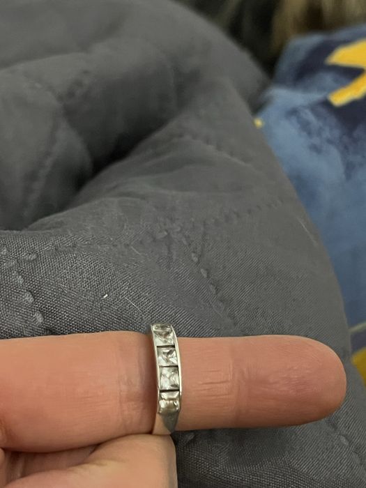 Srebrny pierścionek obrączka z cyrkoniami