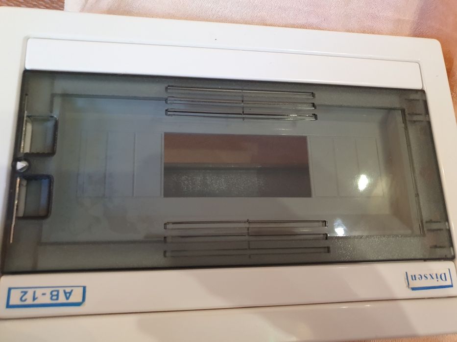 Rozdzielnica p/t 1x12 Nowa