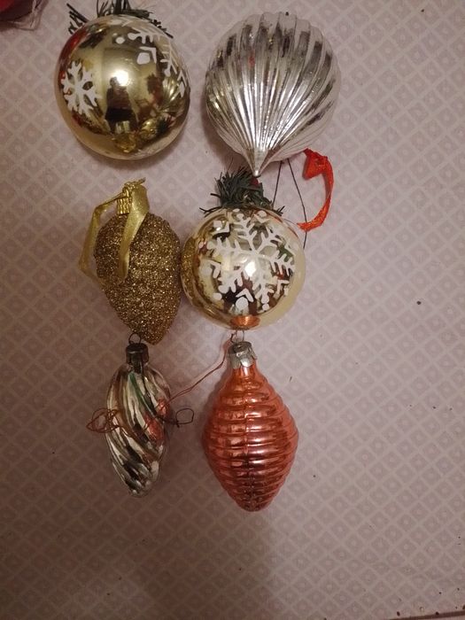 Новорічні іграшки