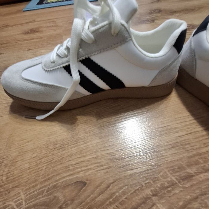 Buty sportowe damskie