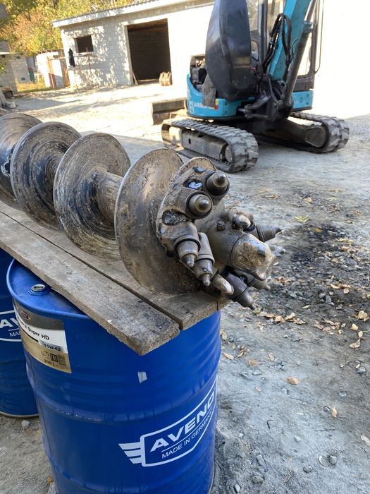 Послуги гідромолота,ямобура,самоскида,мініекскаватора,мінінавантажувач