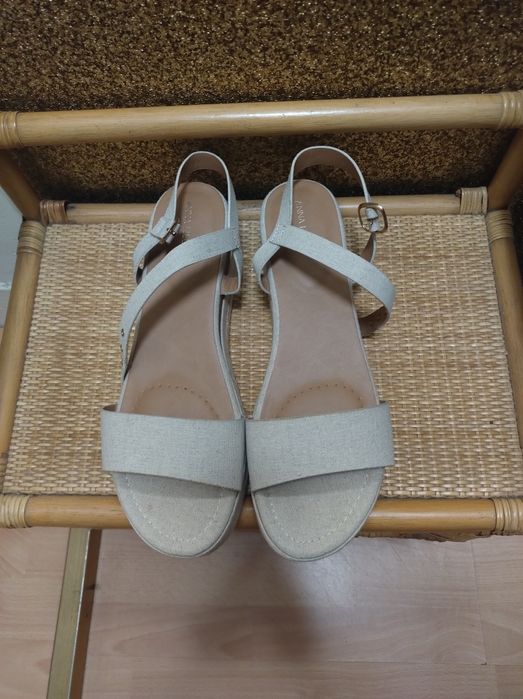 Buty na koturnie