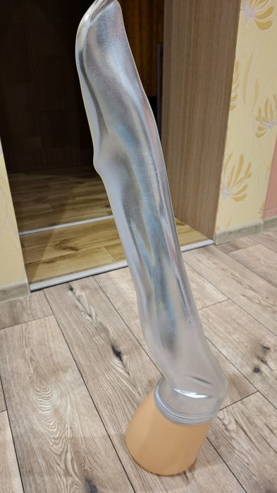 Pończochy damskie błyszczące.