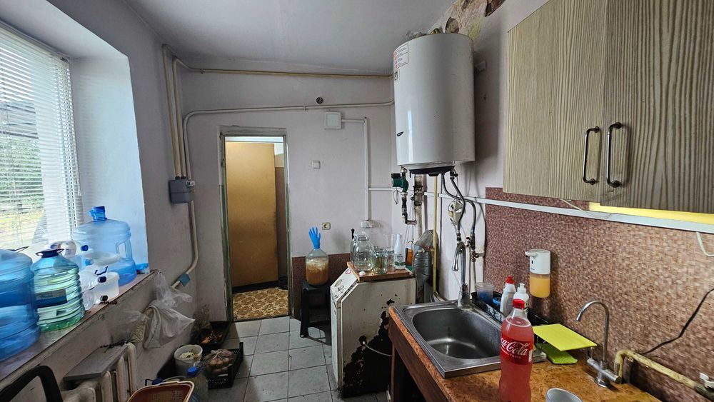 Міцний надійний будинок в тихому спокійному селі Є відеоогляд