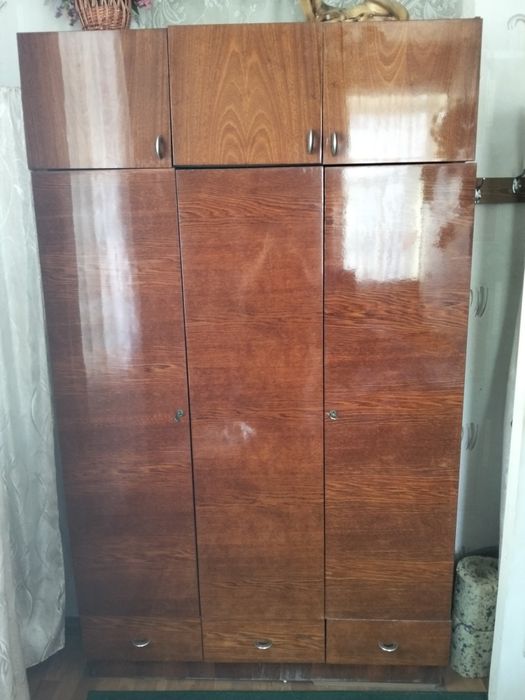 Продам шкаф з антресолью