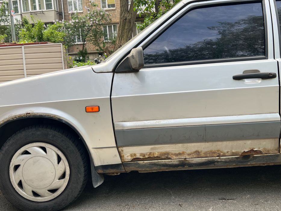 Автомобіль ваз 21099