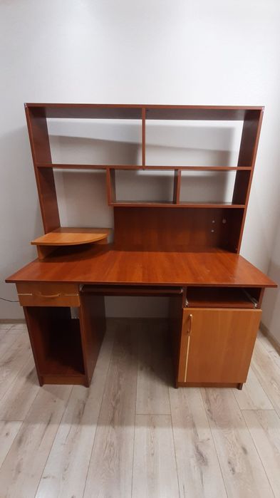 Продам комп'ютерний стіл