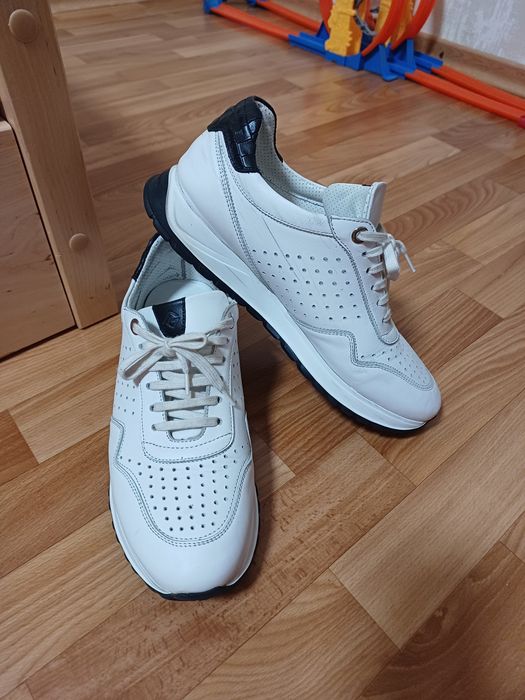 Кроссовки мужские.