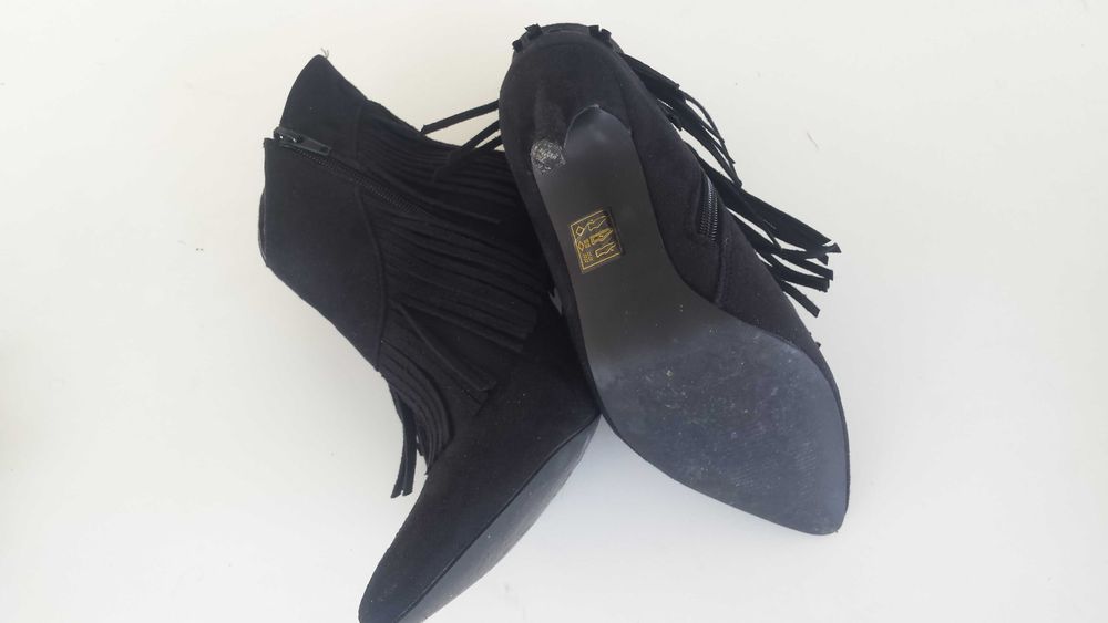 3 pares de sapatos n 38 e 39.