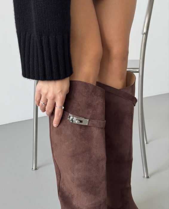 замшеві трендові чоботи