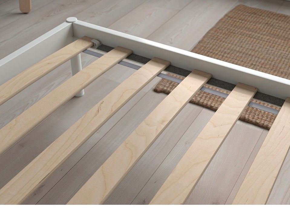 Cama com cabeceira
