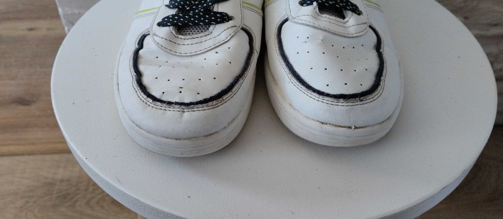 Buty sportowe adidasy dla chłopca białe r.33 Reserved