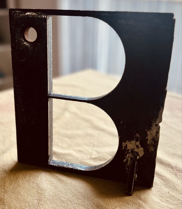 Peça em metal Big B