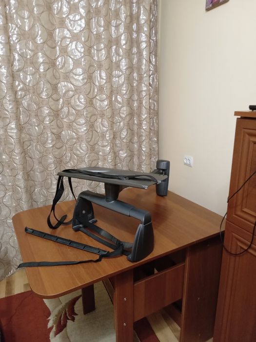 Кронштейн під телевізор.