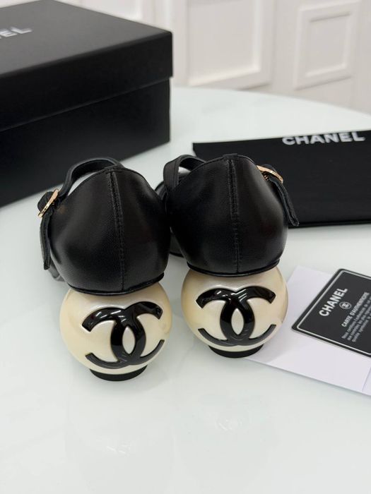 Туфлі Chanel в наявності